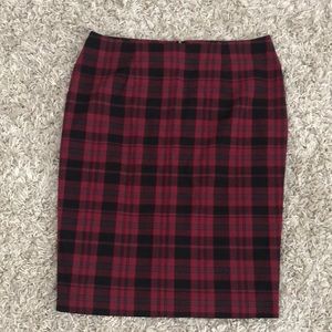 New black/ red checked pencil skirt with slit in back and zipper, Rickis, US10